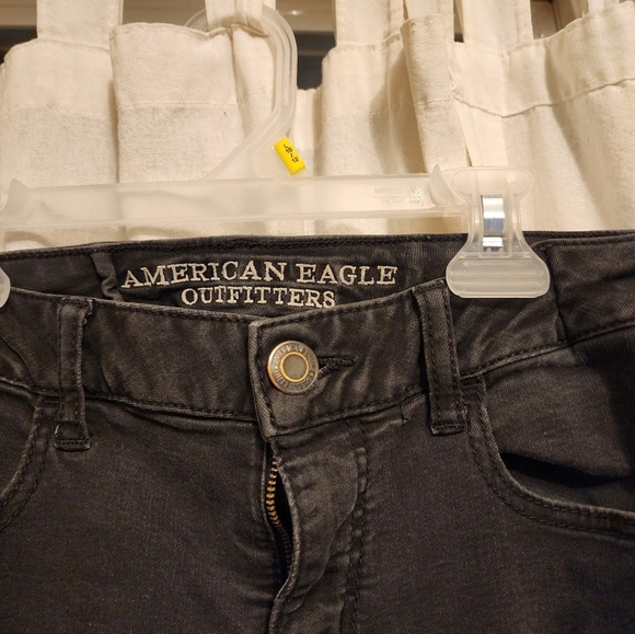 Comfy and stylish black American Eagle jeggings in size 8, gently worn. - Picture 2 of 4